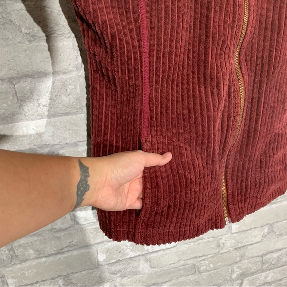 Woolrich Women's Large Corduroy Vest in Deep Ruby Full Zip Kinsdale Vest Pockets - Picture 3 of 8